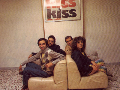 Sasà Capobianco con Lucia Niespolo, Benny Bove e Roberto Russo, staff di Radio Kiss Kiss