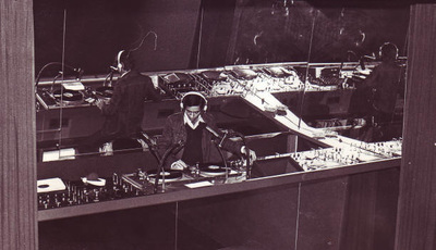 Sasà Capobianco in consolle alla discoteca Kiss Kiss nel 1976